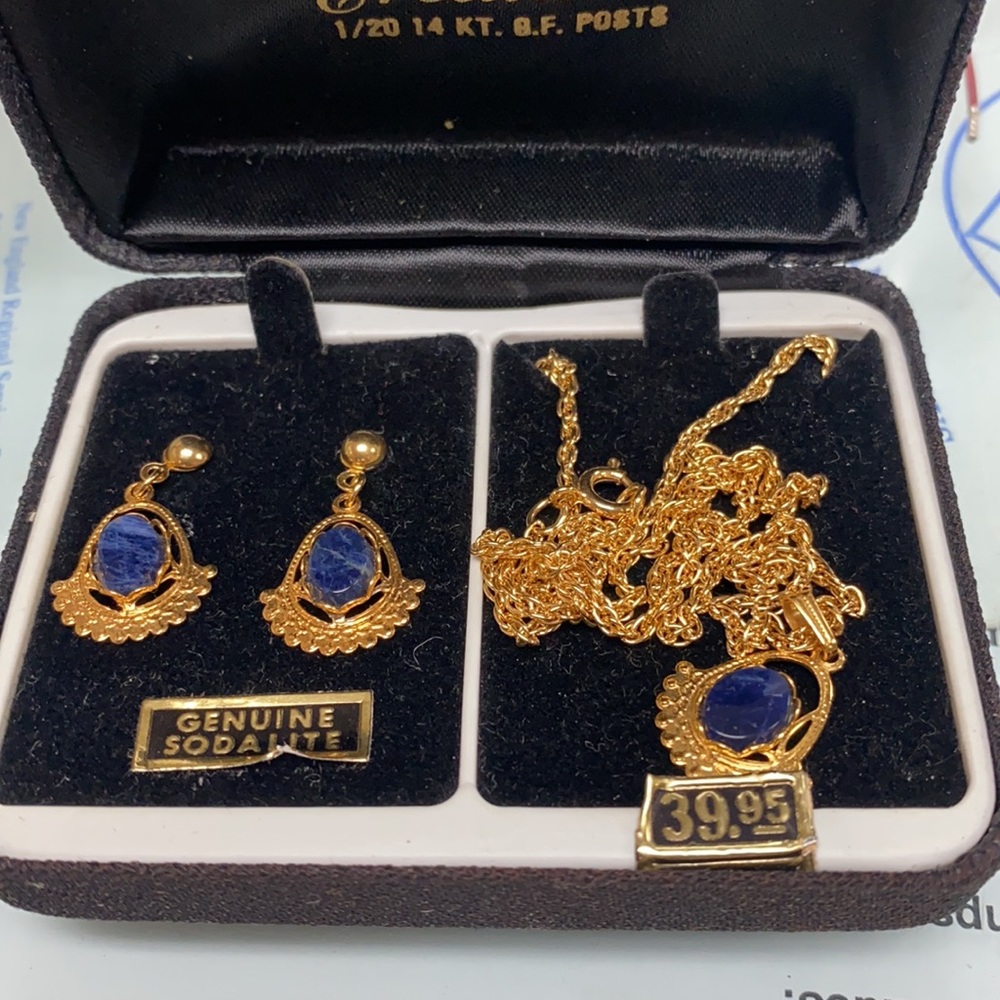 Jewelry - Picture 2 of 3